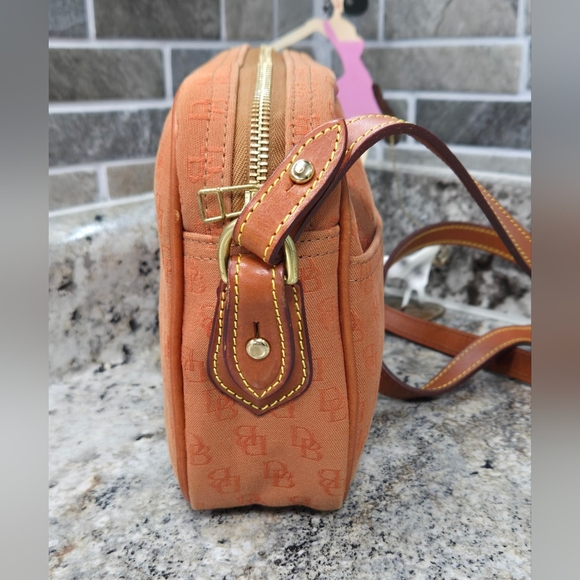 Dooney & Bourke crossbody bag in orange/salmon EUC - Picture 8 of 15